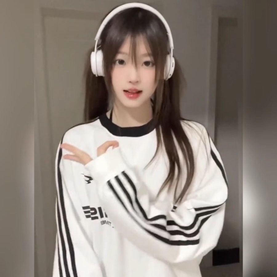 三条杠圆领卫衣女大童春秋2026新款初中高中学生宽松无帽上衣