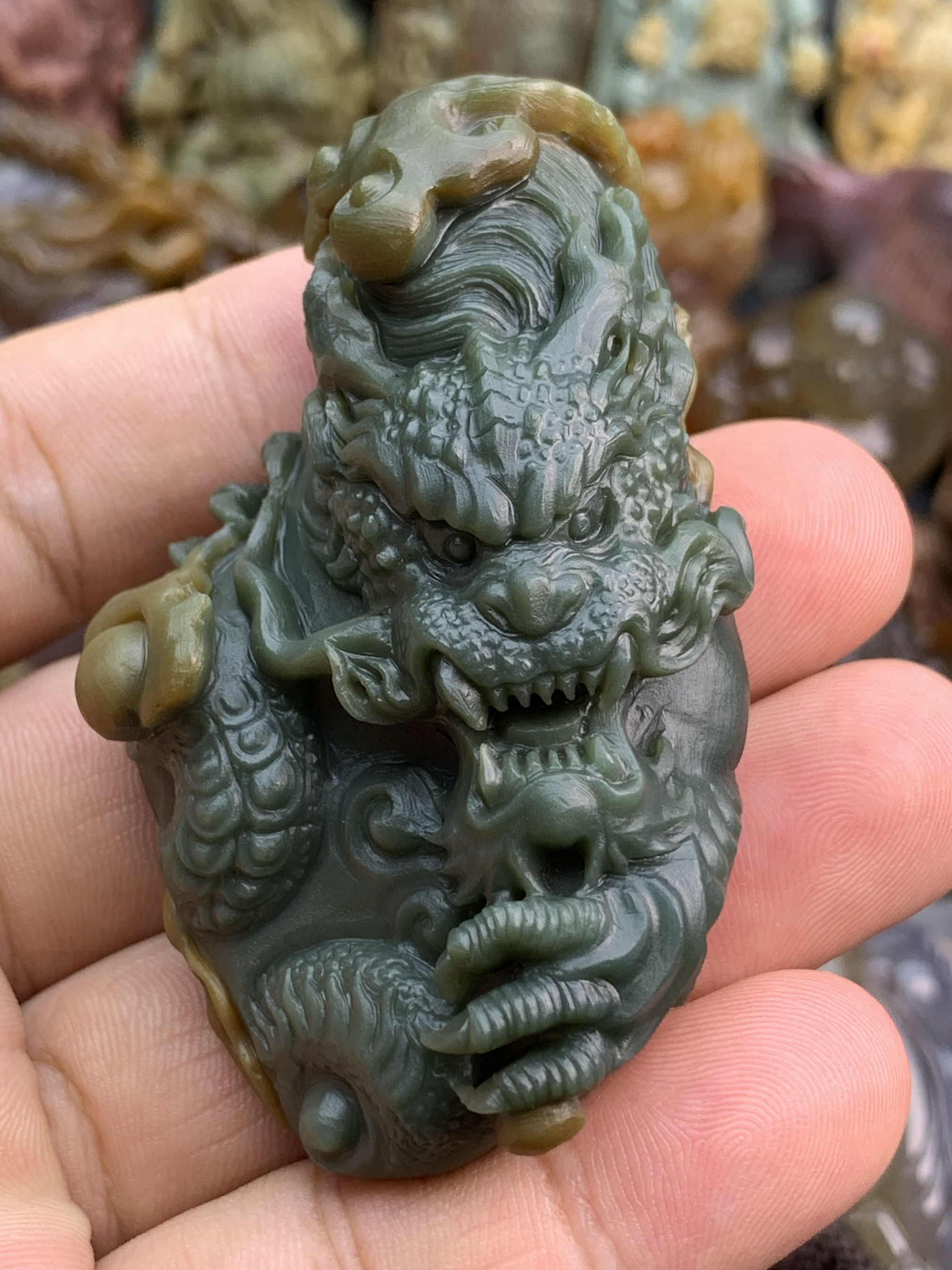 天然阿拉善彩玉精品大龙牌吊坠
