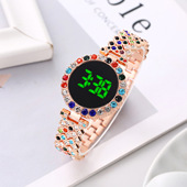 2023 女士表小香风镶彩钻led触屏女生腕表潮流电子表厂家