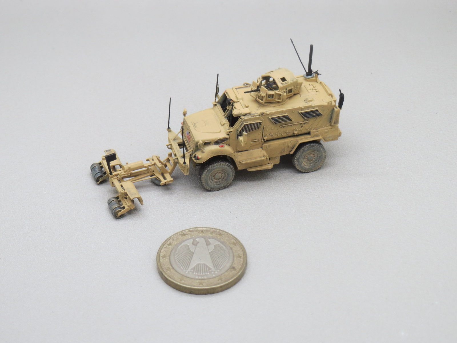 【现货】144 美军M1235 MaxxPro Dash w/ SPARK II Mine Roller