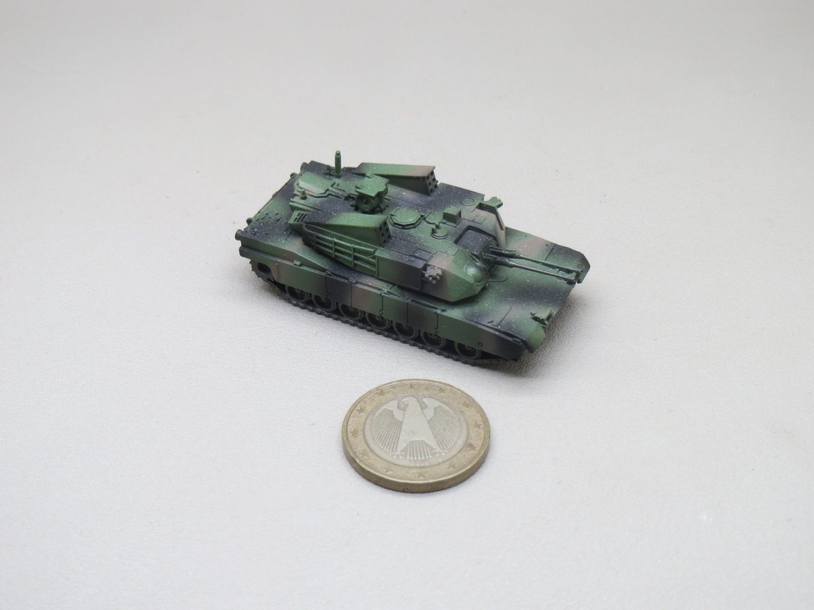 【现货】1/144 现代美军 US M1 Abrams AGDC anti-aircraft tank