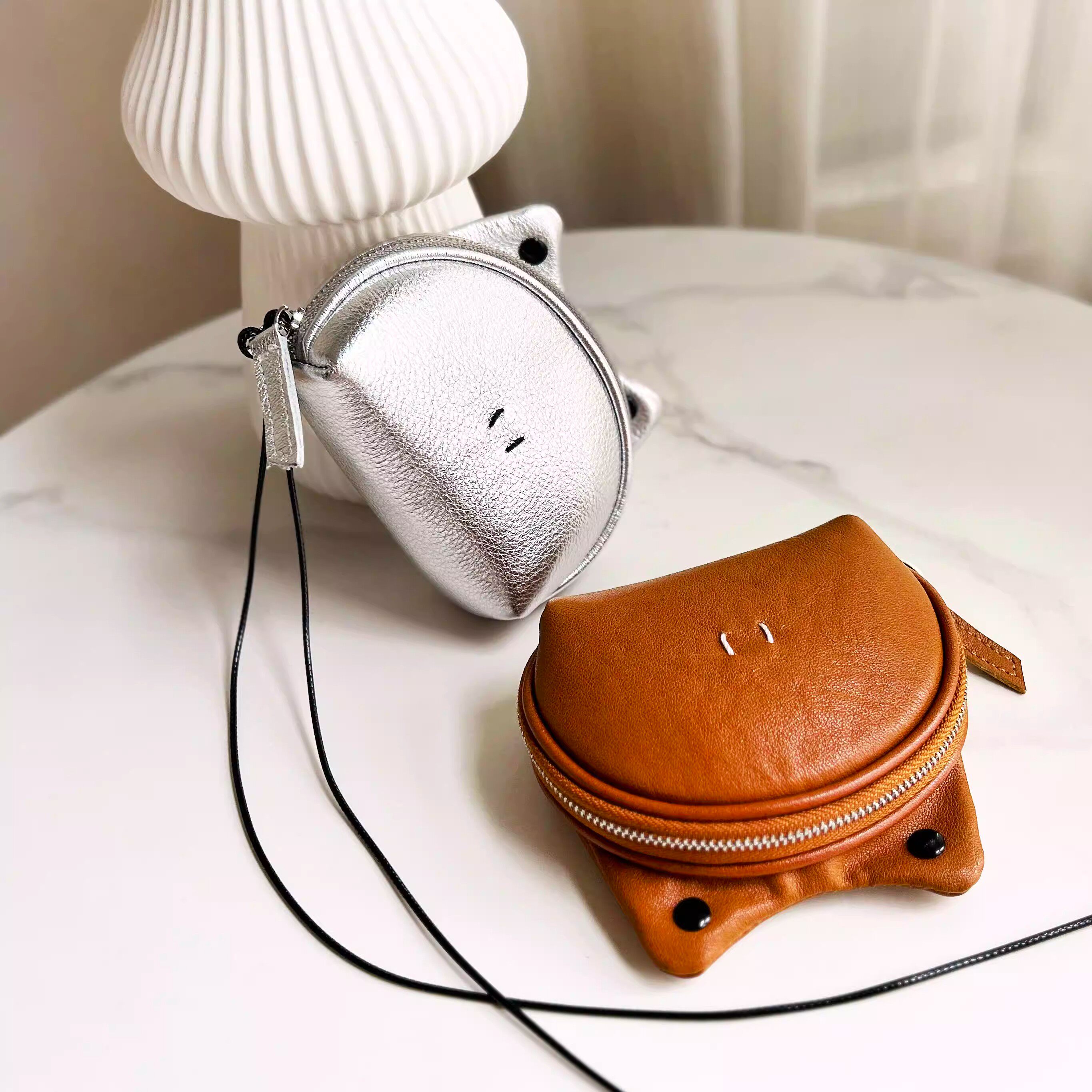 新款真软皮青蛙零钱包挂脖小包挂扣车钥匙包锁匙口红耳机收纳包