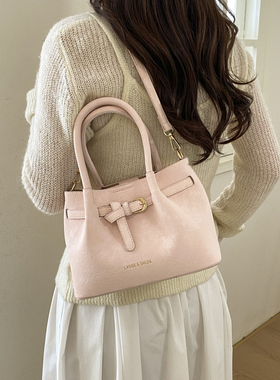 时尚简约风手提包女2026新款洋气小众百搭水桶包高级感单肩斜挎包