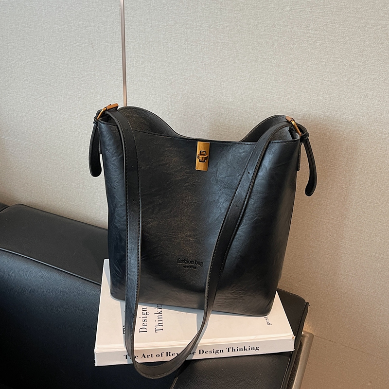 大容量时尚百搭洋气水桶包