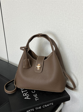 小众设计洋气百搭水桶包女2026新款高级感轻奢复古通勤单肩斜挎包