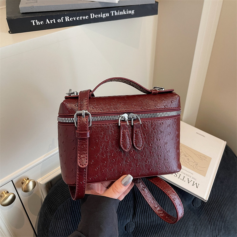 高颜值轻奢复古小众手提包女2026新款高级感轻便通勤单肩包斜挎包,箱包皮具/热销女包/男包,小方包,淘宝优惠券,粉丝福利购,淘宝优惠卷