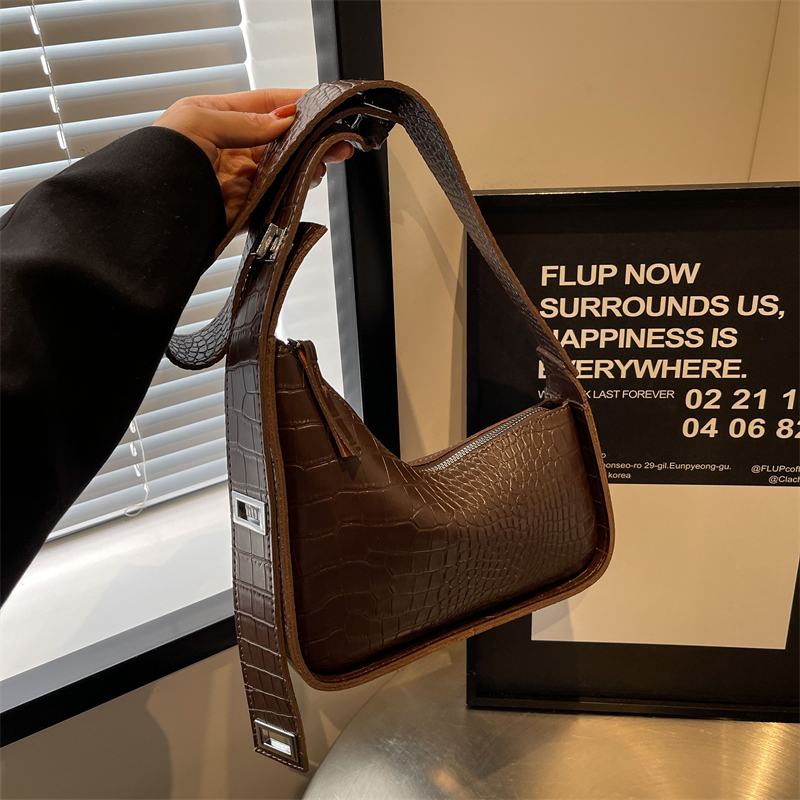 艾莎妮诗腋下包2023新款