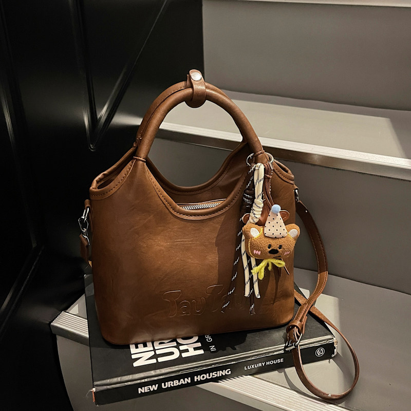 复古小众设计水桶包女2025新款高级百搭手提包简约休闲单肩斜挎包,箱包皮具/热销女包/男包,水桶包,淘宝优惠券,粉丝福利购,淘宝优惠卷