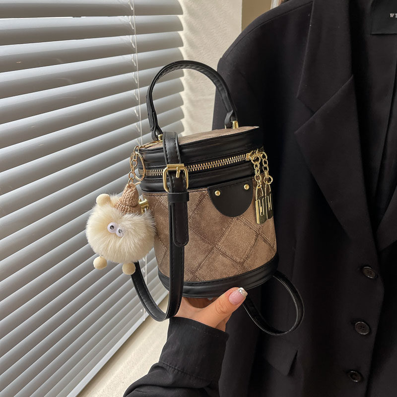 小众包包女2025新款夏季精致时尚高级感斜挎包手提圆筒发财水桶包,箱包皮具/热销女包/男包,水桶包,淘宝优惠券,粉丝福利购,淘宝优惠卷