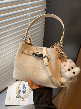 小众设计洋气百搭水桶包女2026新款高级感轻奢复古通勤单肩斜挎包