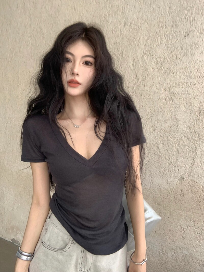 夏季新款辣妹风高级感薄款微透性感凉爽垂感面膜锁骨V领短袖T恤女