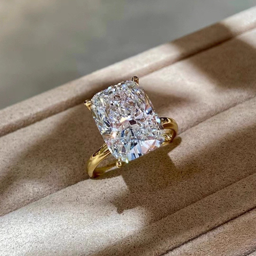 18k金枕形5克拉大钻石结婚婚戒订婚戒指高级珠宝定制