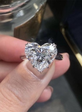 天然心形圆钻石戒指定制