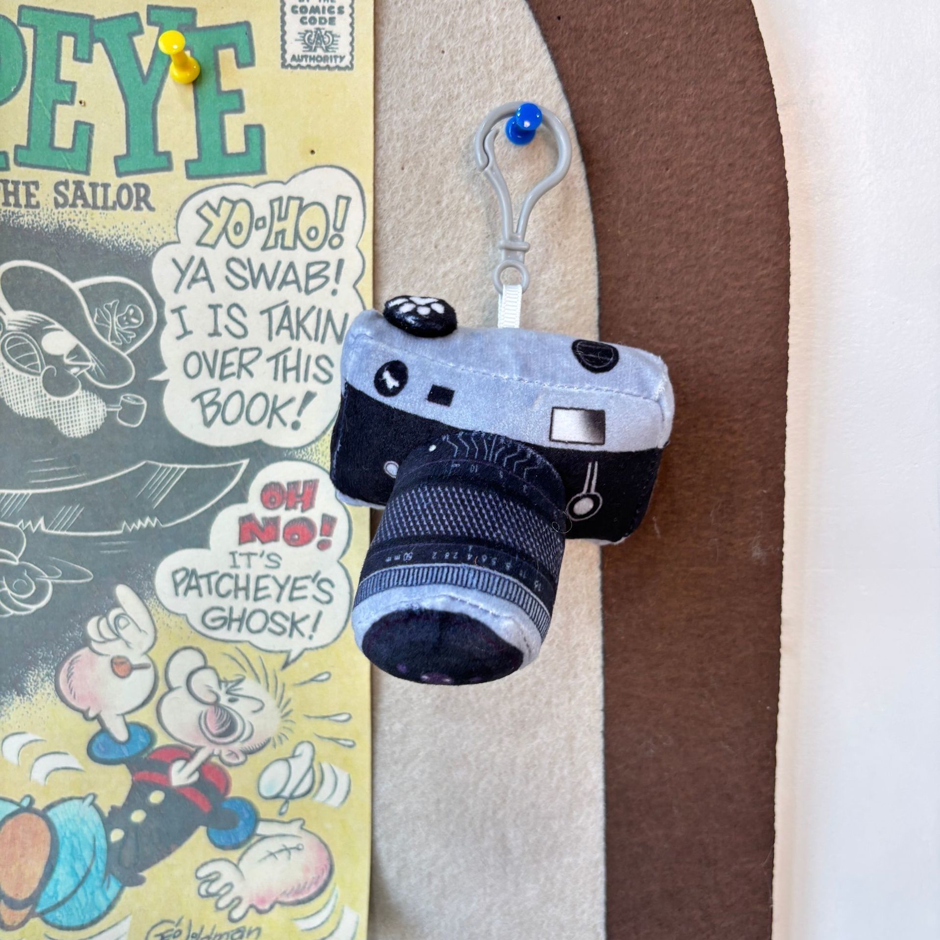 可爱单反相机钥匙链书包毛绒挂件公仔玩具抓机娃娃电灯泡钥匙扣