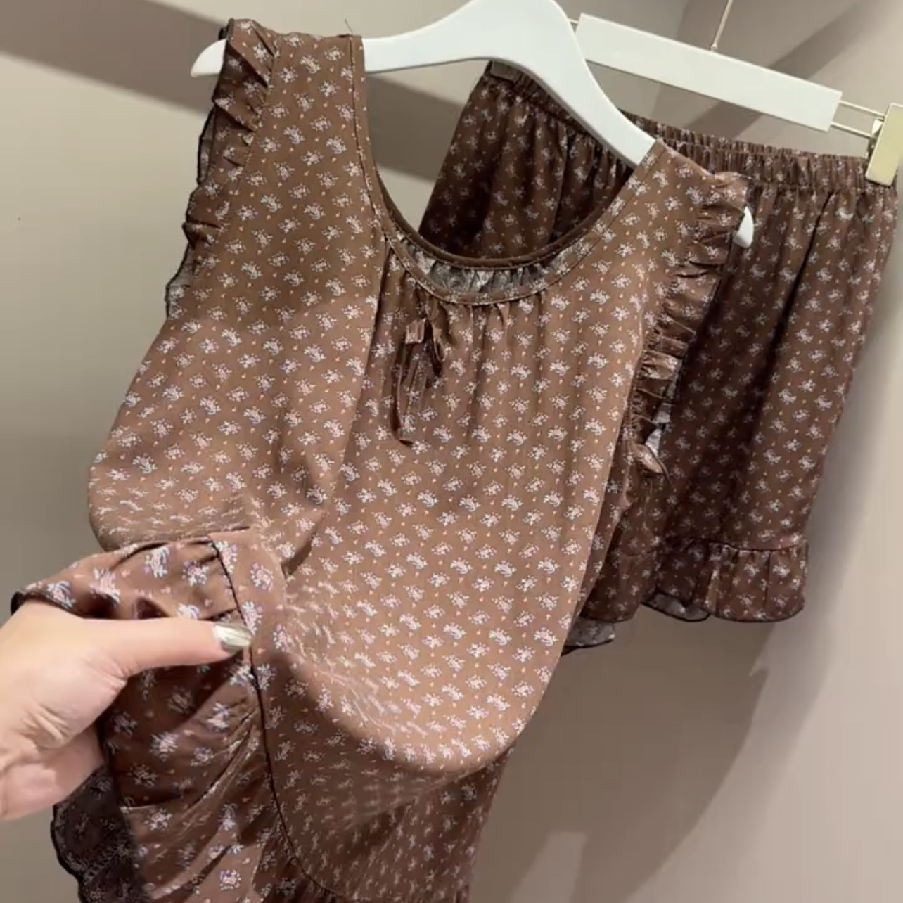 甜美碎花绵绸荷叶边无袖睡衣