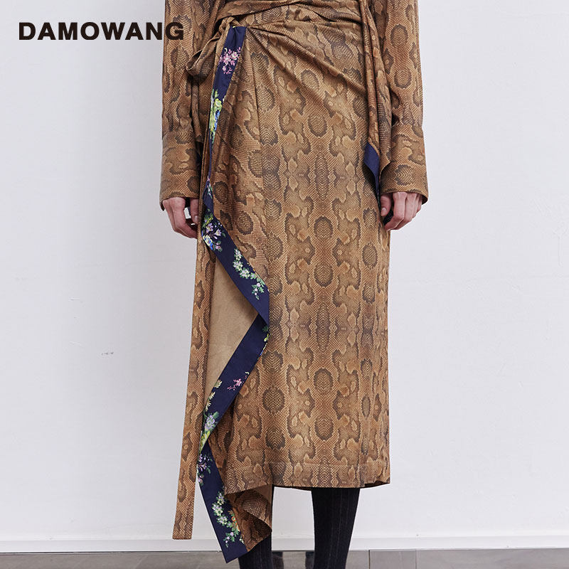 DAMOWANG 2024秋冬新款意大利进口醋酸武侠感蛇纹印花绑带半裙