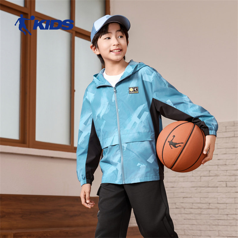 乔丹儿童梭织风衣男童2025新款秋季防风连帽运动上衣外套T8541250