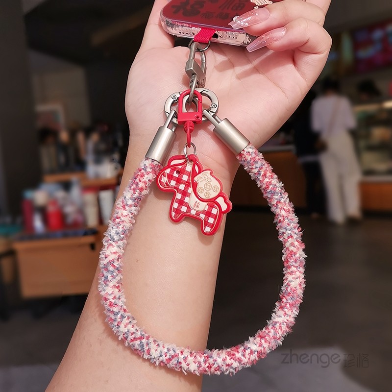 虹客手机挂绳女手腕毛绒挂件绳短款独特超好看小众精致高级感秋冬季旅游行逛街拍照防丢摔手提套壳吊绳子通用