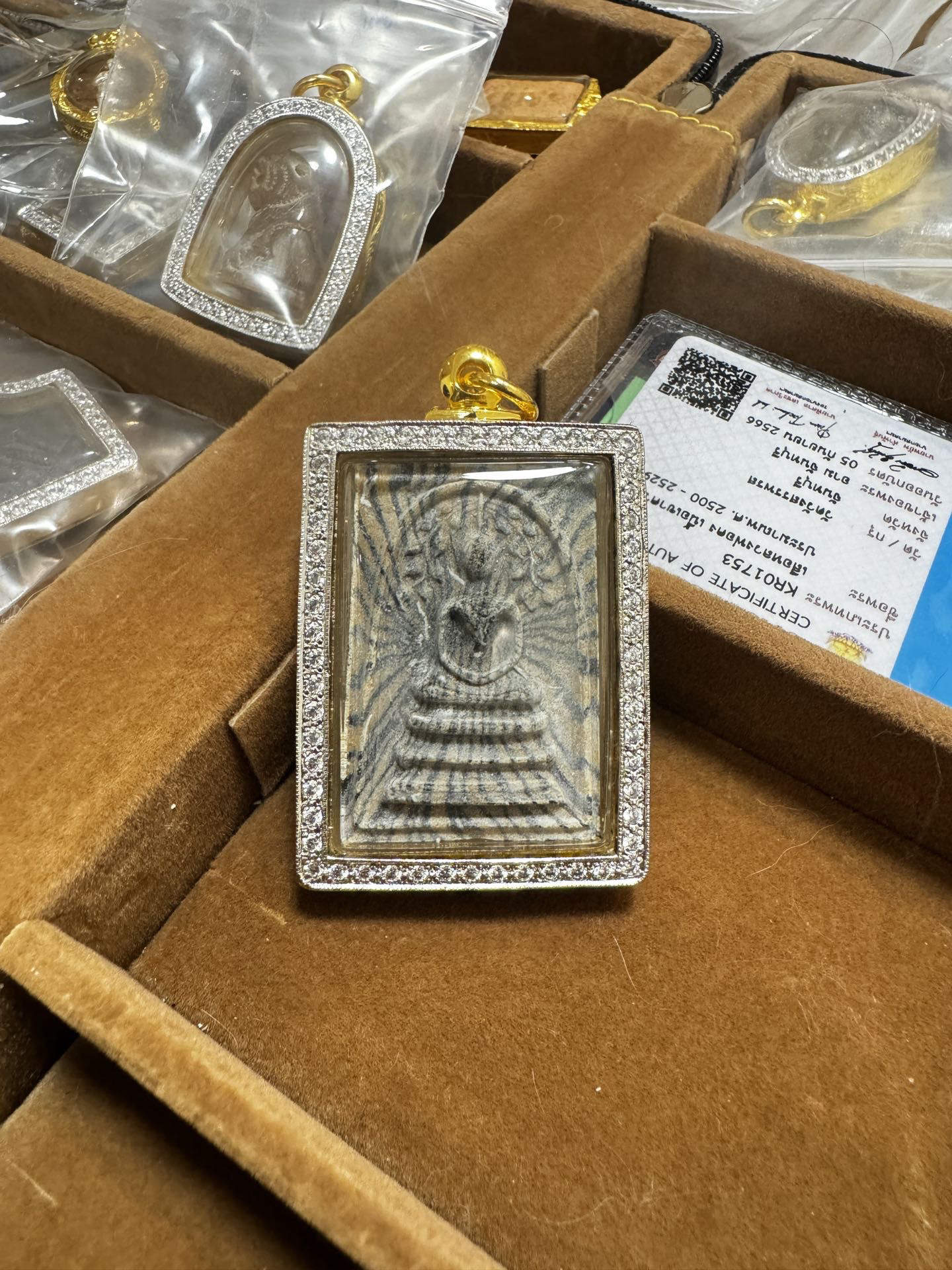 泰国佛牌·龙婆培·彩泥菩提叶崇迪·佛历2539年·含鉴定卡·保真