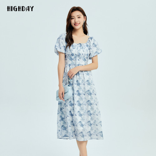 highday轩日2026夏装新款法式方领女裙修身气质泡泡袖连衣裙长裙