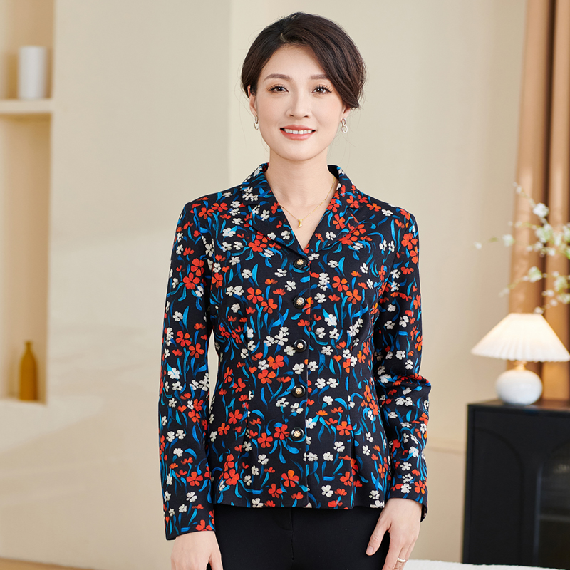 2024新款妈妈秋装短款中老年女装