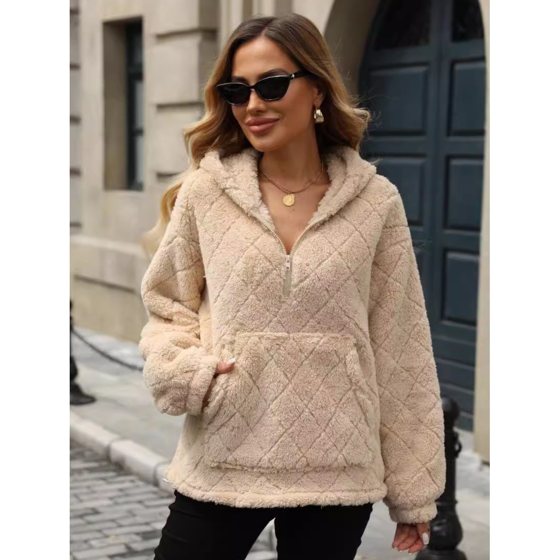 闪绒2024秋冬新款欧美女装跨境亚马逊宽松半拉链套头连帽毛绒卫衣