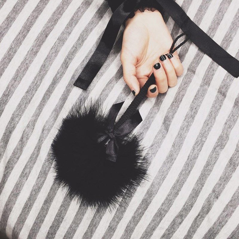 好东西一枚！调教撩拨挑逗中羽毛棒成人情趣用品夫妻游戏AJ804.在类目 成人用品/避孕/计生用品, 情趣内衣, 情趣配饰, 其他配饰中 - 来自Buy2taobao.com提供专业的淘宝代购服务