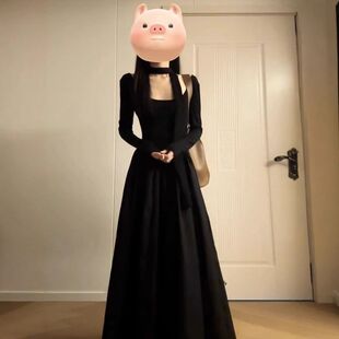 2025新款法式赫本风黑色长袖连衣裙气质女装秋冬高级感收腰中长裙