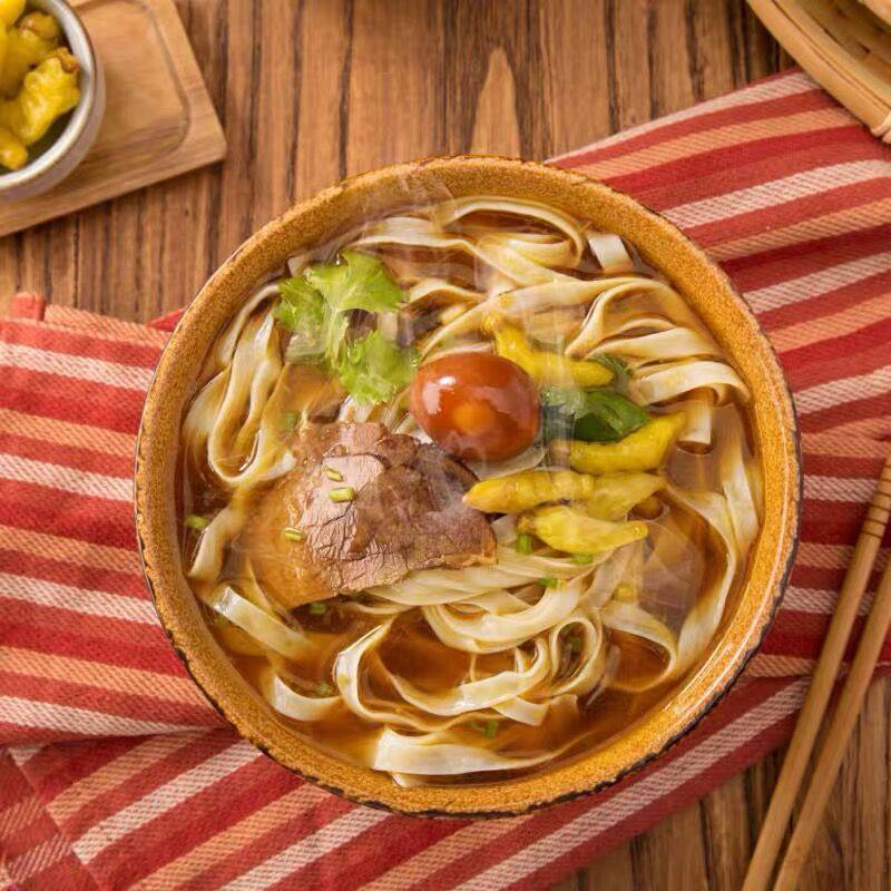 神宫河粉泡椒牛肉味桶装非油炸宽米粉免煮速食泡面方便面夜宵美食