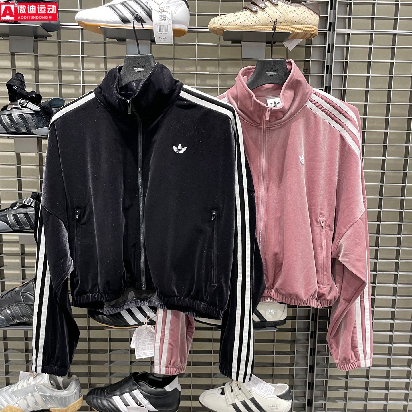 阿迪达斯三叶草女2026秋新款丝绒logo休闲夹克外套 KR6511 KR9595