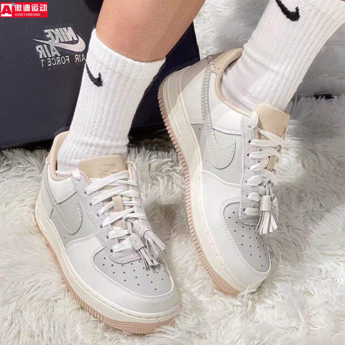 耐克Nike小流苏配饰休闲女鞋