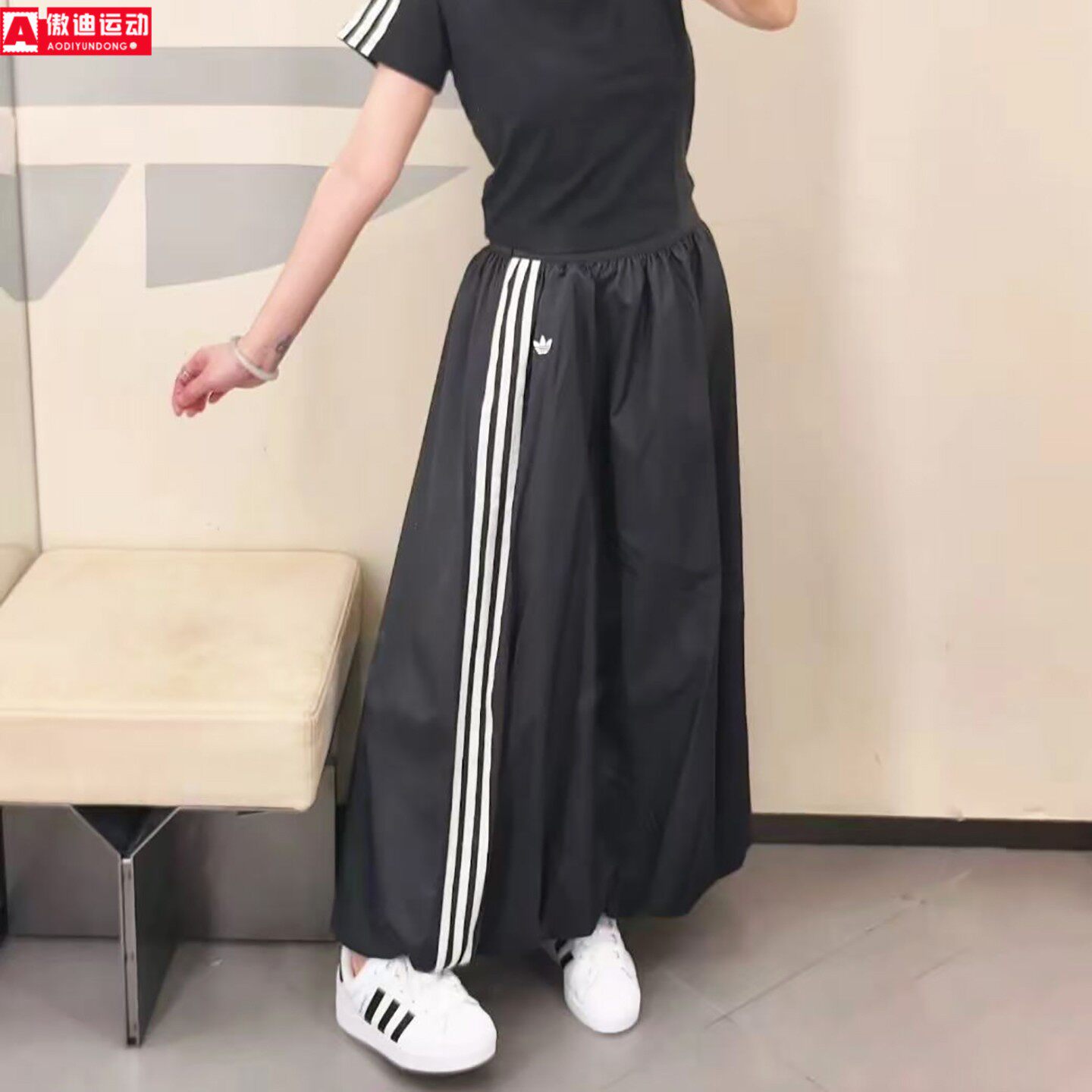 阿迪达斯三叶草花苞裙2026新款运动休闲半身裙中长款裙子女KC8088