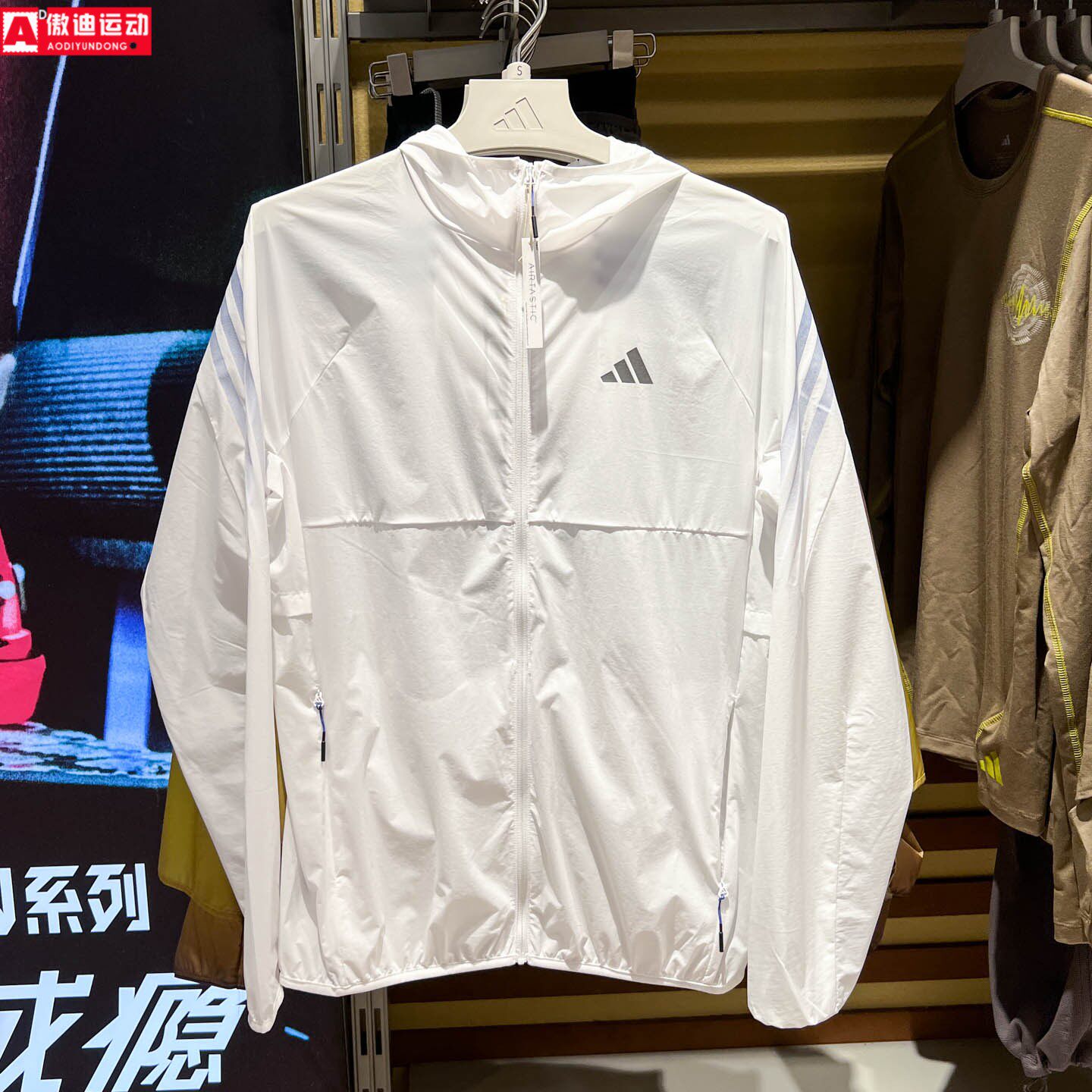 阿迪达斯夹克男子2026秋新款梭织宽松运动健身防晒连帽外套KY4913