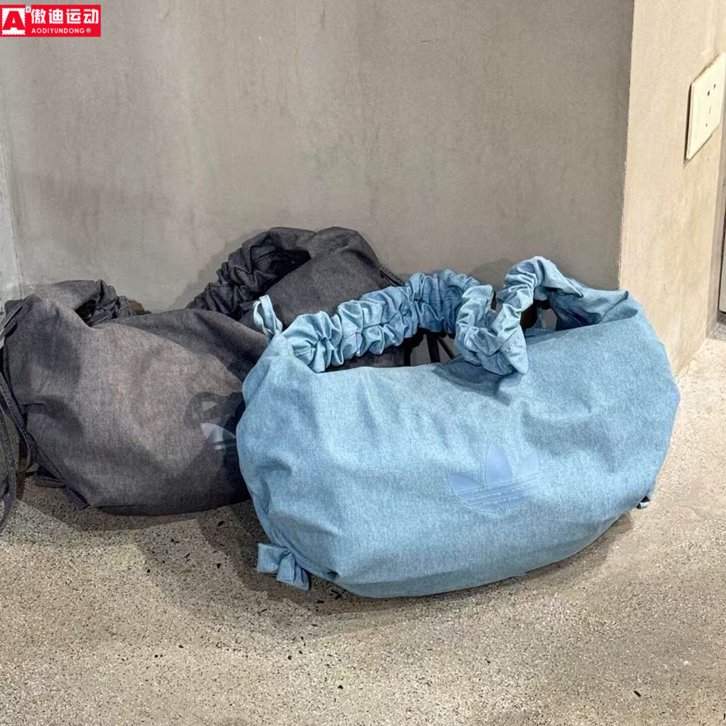 阿迪达斯三叶草女包斜挎包