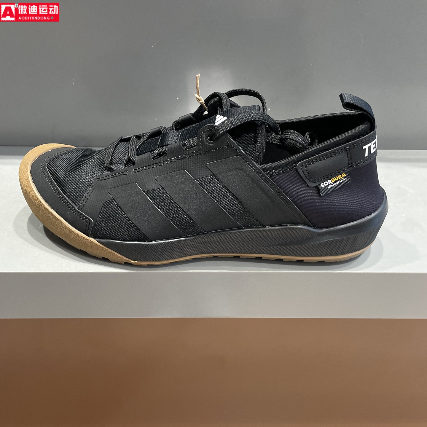 阿迪达斯adidas男女鞋2026秋新款户外旅行运动鞋耐磨休闲鞋KH6689