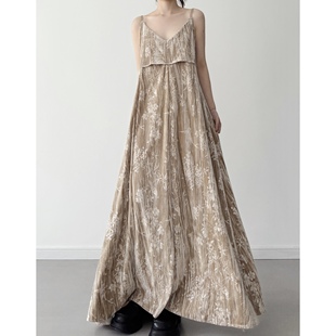 浮木兮 高级气质国风提花丝绒吊带裙小众设计复古纹理感v领连衣裙