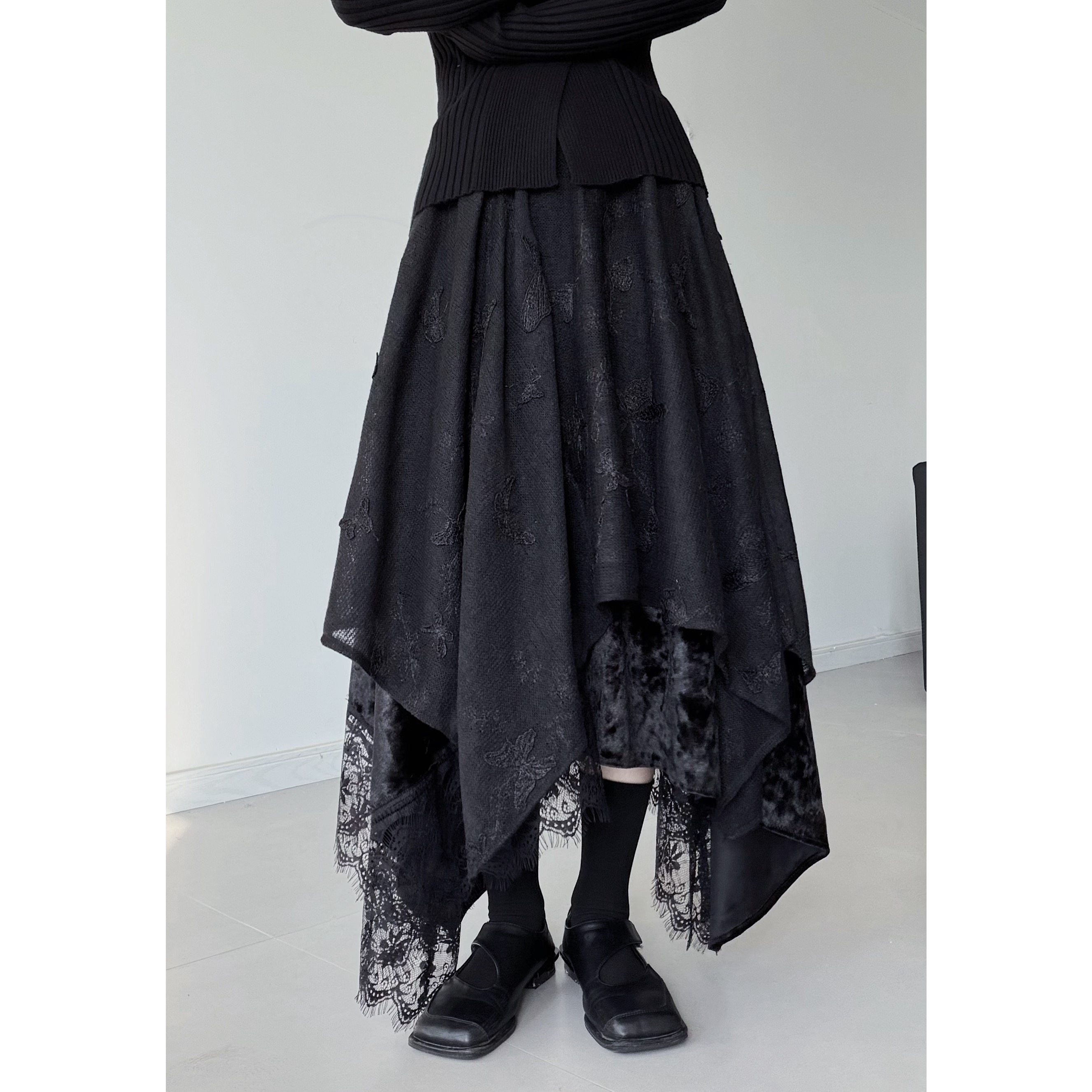浮木兮/重工哥特浪漫黑色蕾丝不规则半身裙层次感蝴蝶刺绣大摆裙
