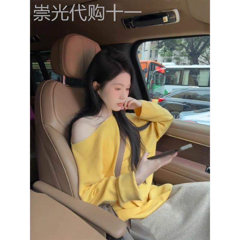 黄色斜肩长袖针织衫t恤女春秋欧货薄款慵懒风宽松显瘦露肩上衣