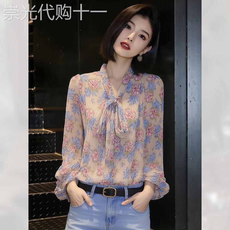粉色宽松休闲碎花衬衫女春夏2026年新款高级感上衣百搭蝴蝶结衬衣