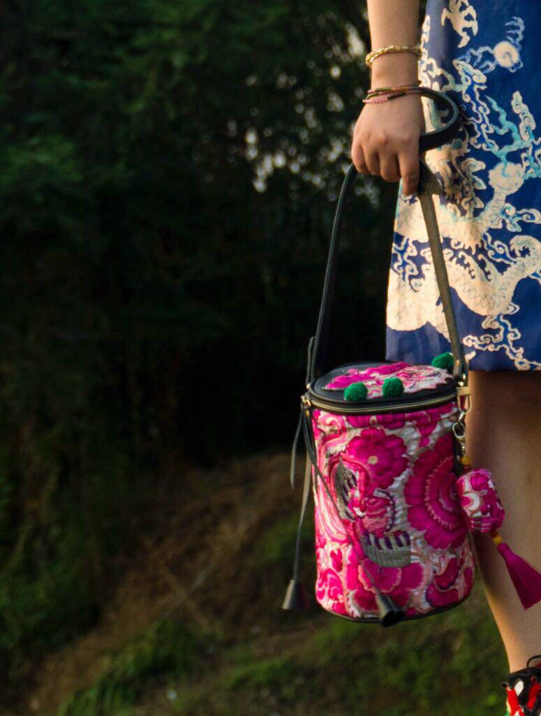 实拍行素新中式品牌2019牛皮老绣复古包手提斜挎旅行圆柱中式女包