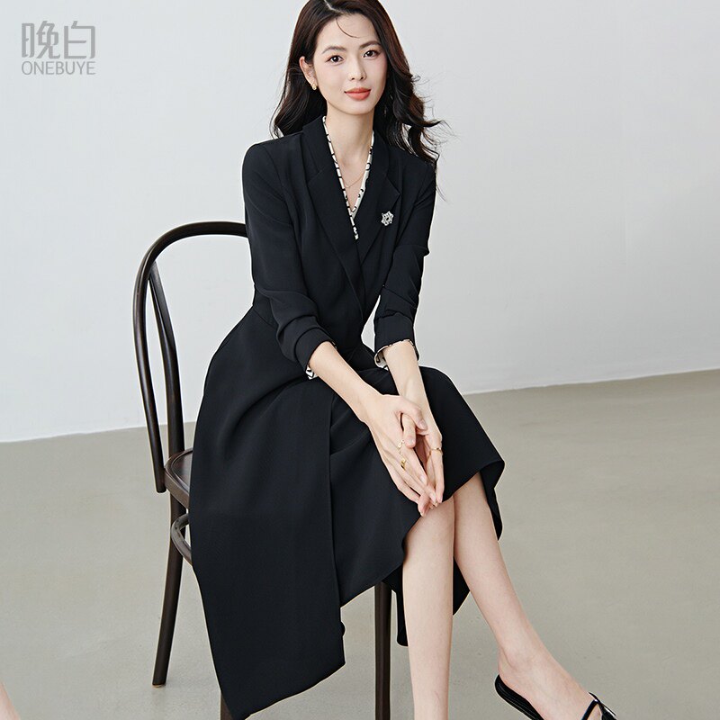 晚白撞色V领收腰连衣裙