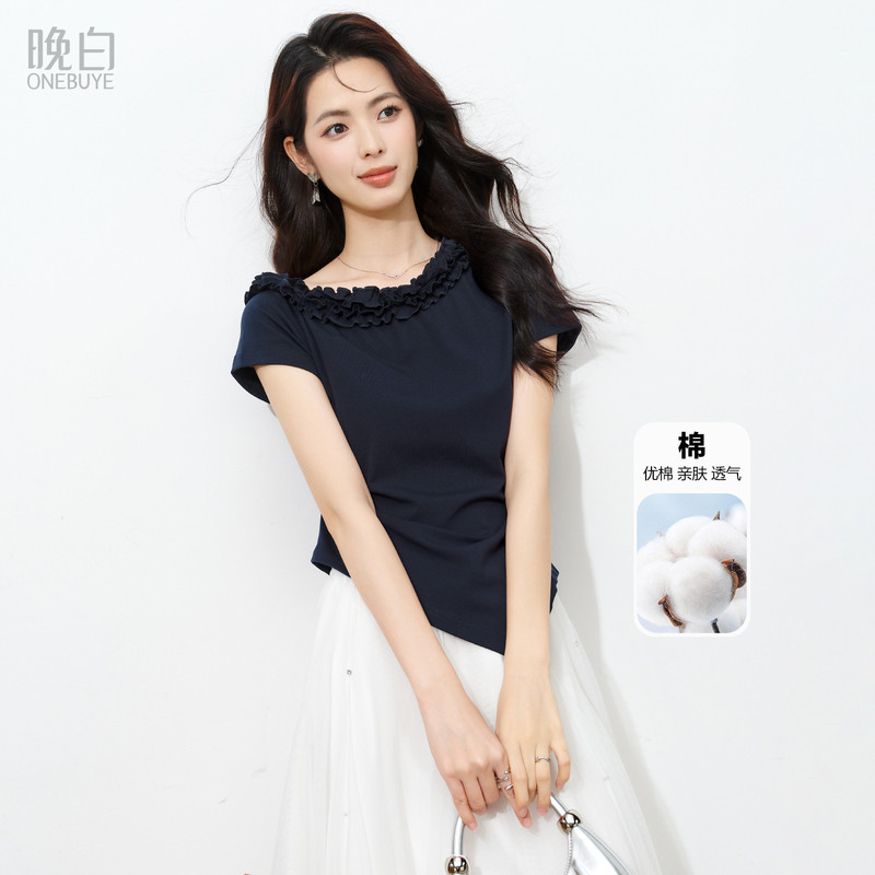 晚白轻熟风木耳边一字肩棉T恤女2026夏新款侧边收褶收腰显瘦上衣