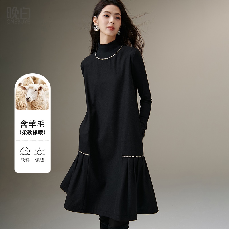 晚白羊毛宽松大摆连衣裙