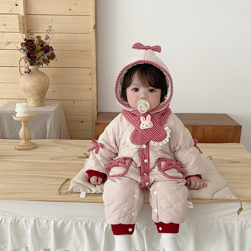 初生女宝宝加绒加厚棉衣新生婴儿冬季保暖连帽哈衣防风夹棉连体衣