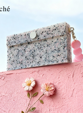 CLICHE原创时尚个性女生iPhone17PM通用环保硅胶小方包/手机壳系列套装