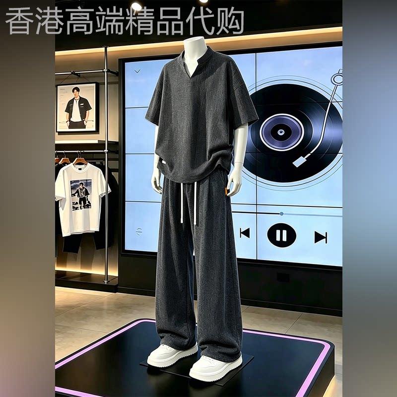 潮牌轻奢肌理感V领短袖T恤套装男士夏季薄款运动休闲裤痞帅两件套