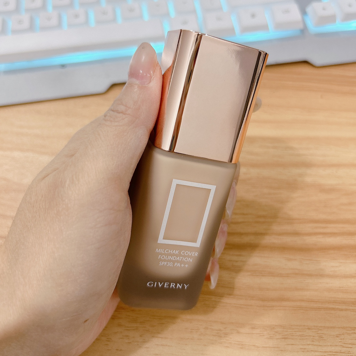 收藏款韩国GIVERNY姿泊兰伊粉底液SPF30 PA+++