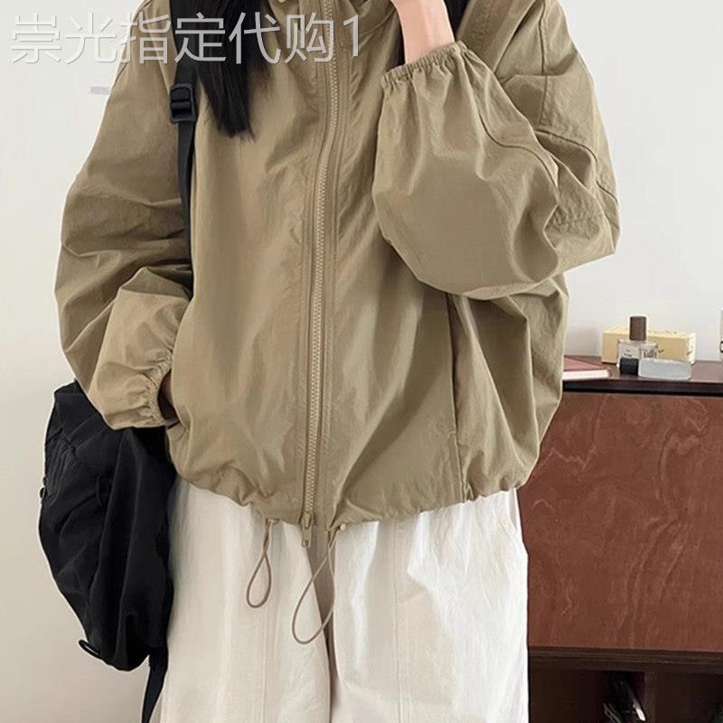 卡其色短款登山服冲锋衣外套女春秋秋季薄款防风工装夹克运动上衣