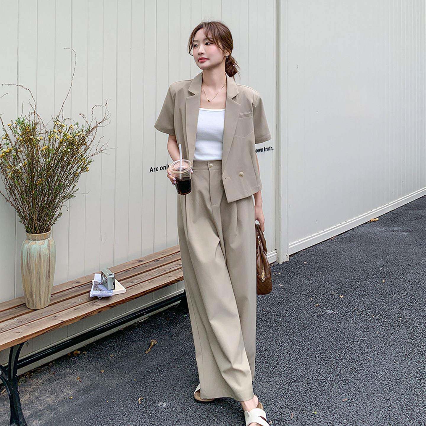 欧洲站女夏季高级感卡其西装职业套装轻熟设计短袖通勤阔腿裤两件