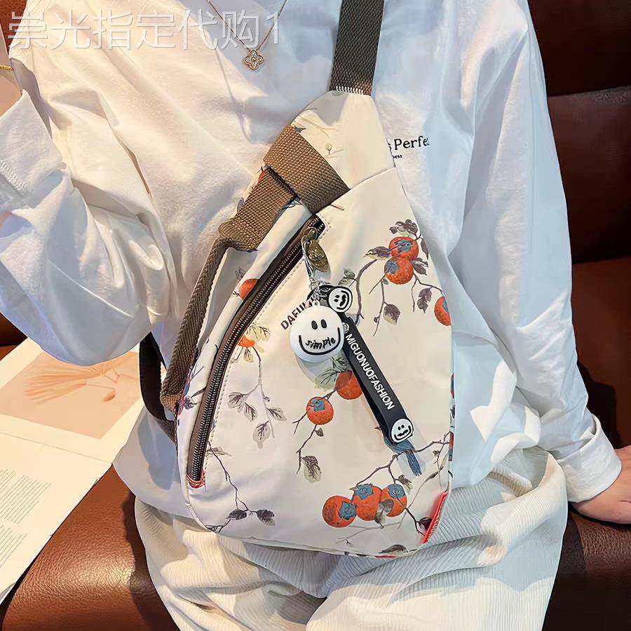 香港新品2026新款牛津布女士胸包女斜跨包防水高级感旅行包